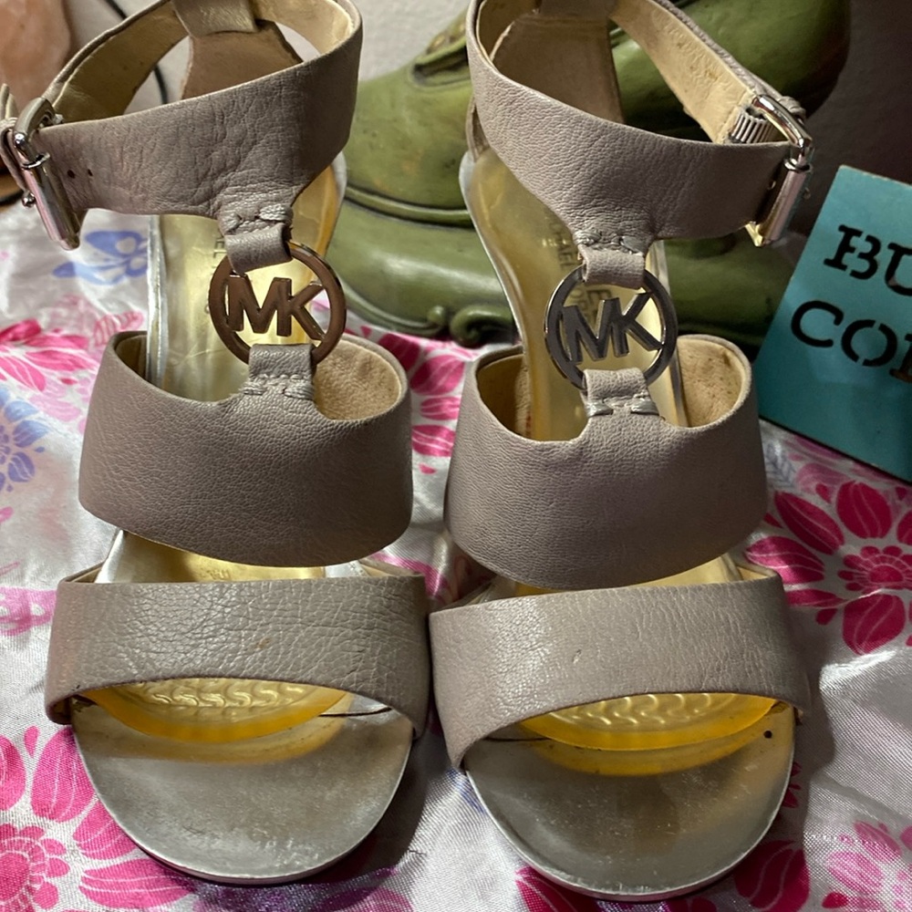 Michael kors size 6